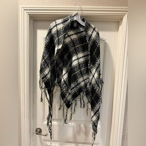 Vince Camuto Black and White Fringe Poncho